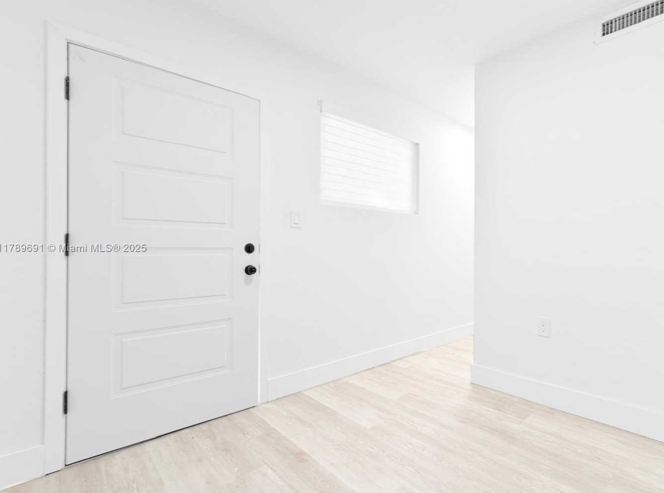 Small Image of Hialeah Number 26