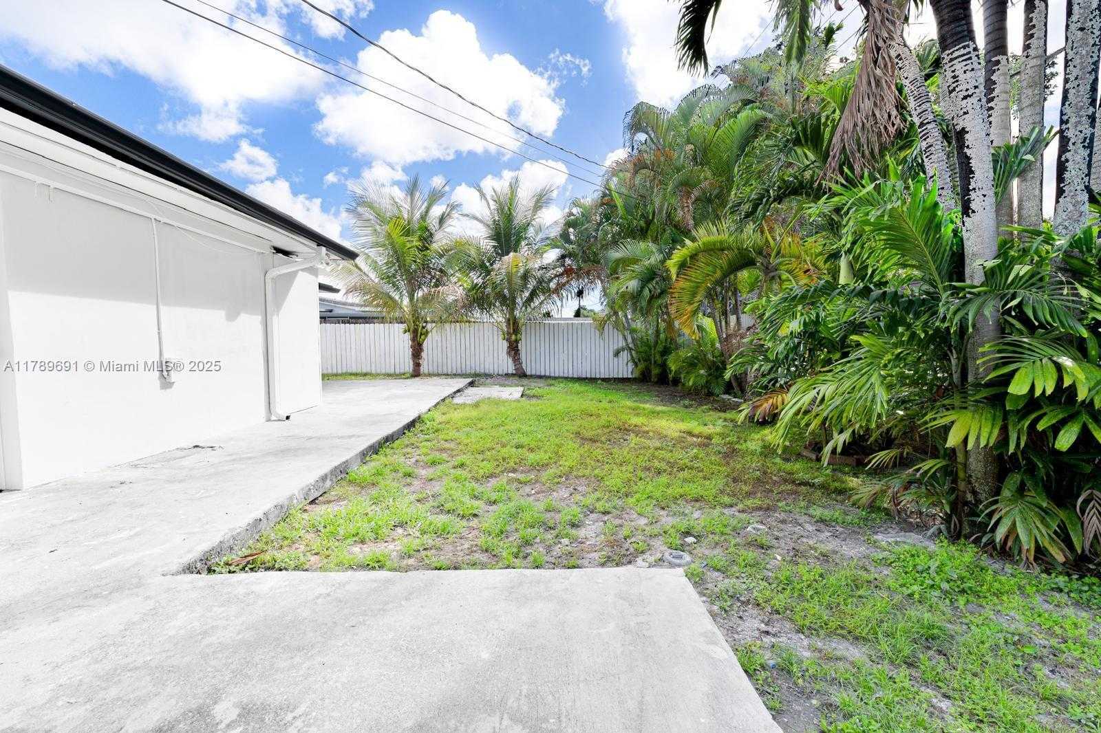 Small Image of Hialeah Number 27