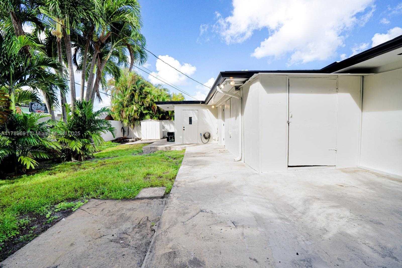 Small Image of Hialeah Number 29