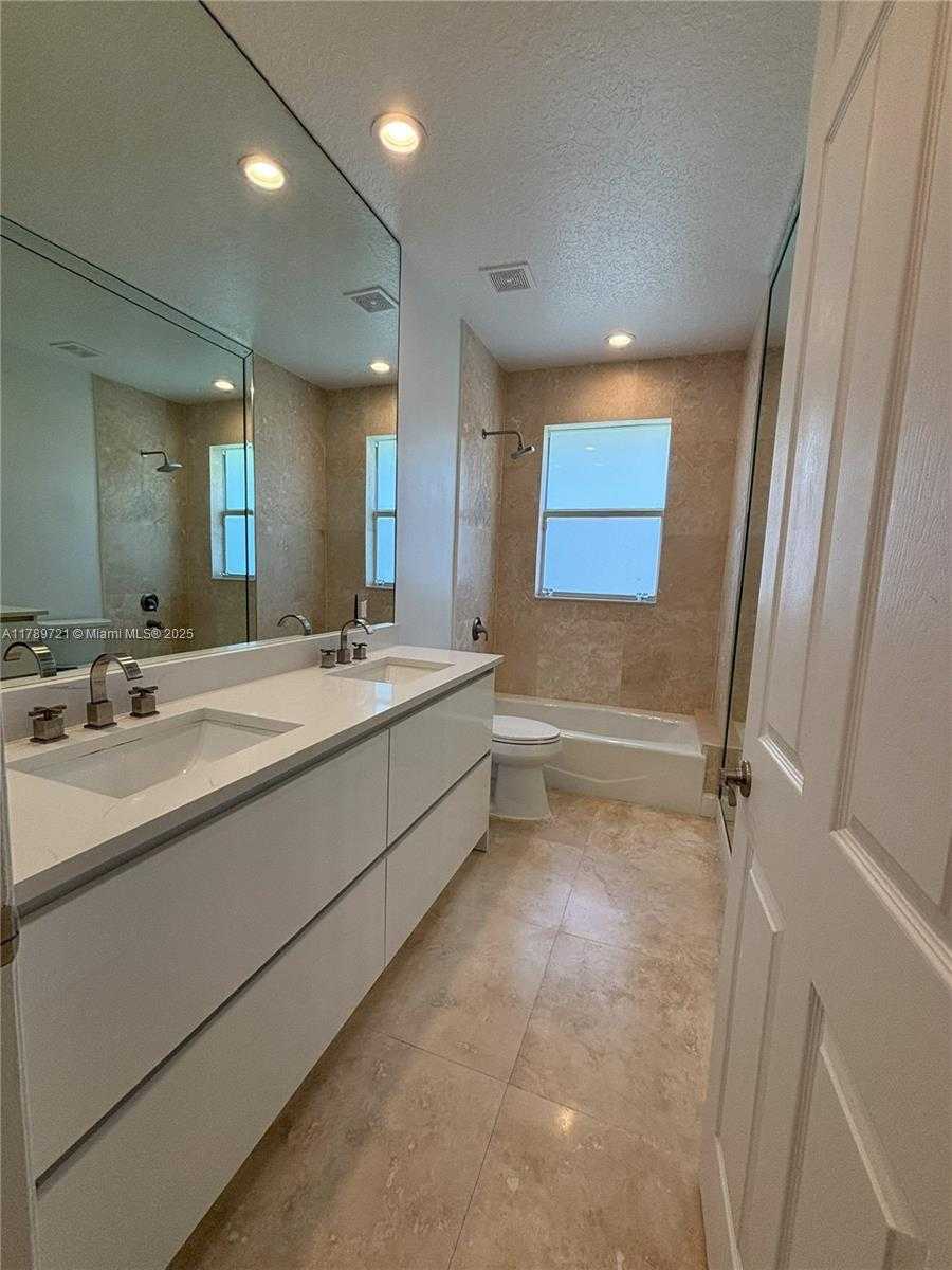 Small Image of 320 WINDMILL PALM AVE, Plantation Number 22