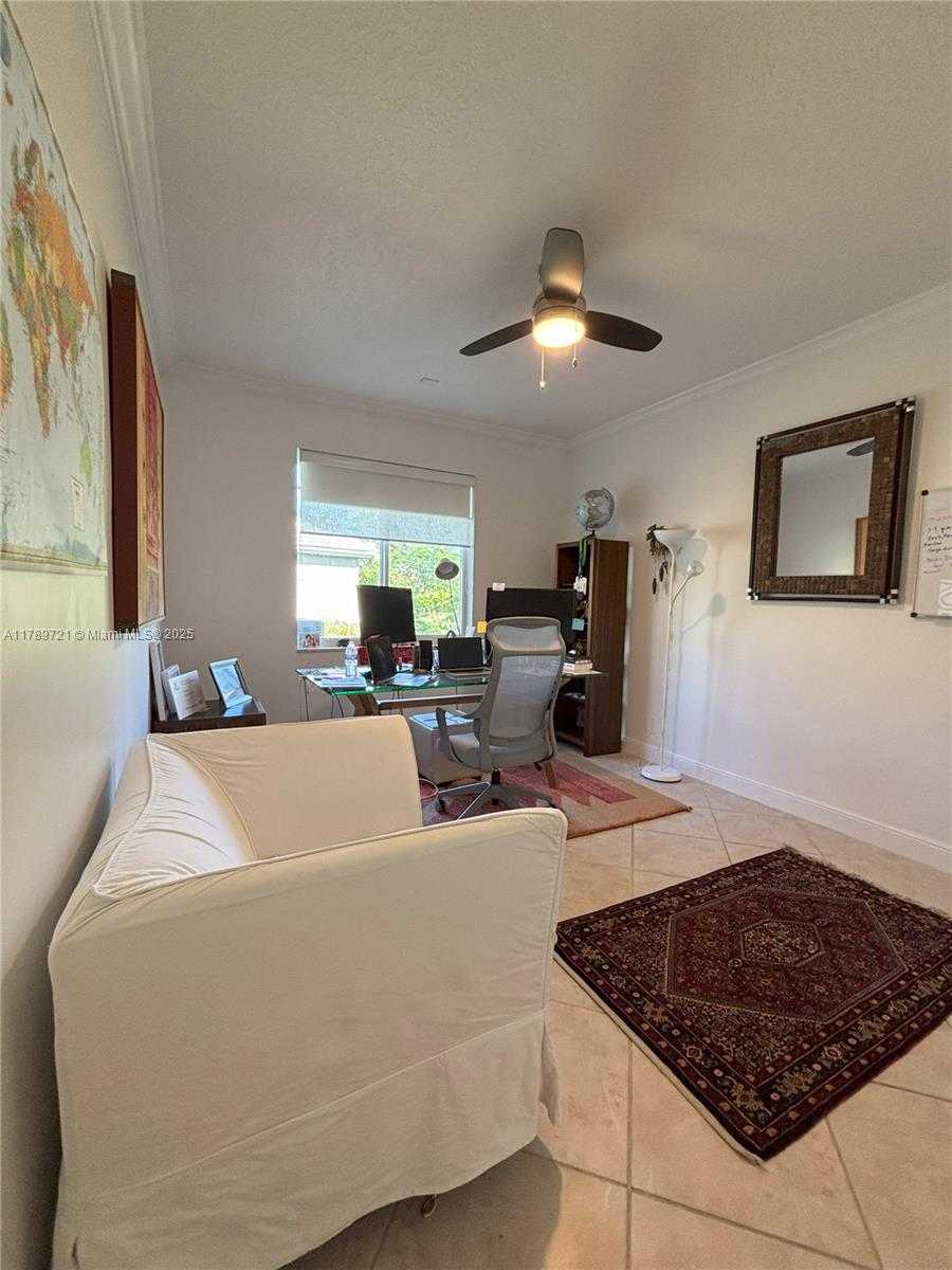 Small Image of 320 WINDMILL PALM AVE, Plantation Number 25