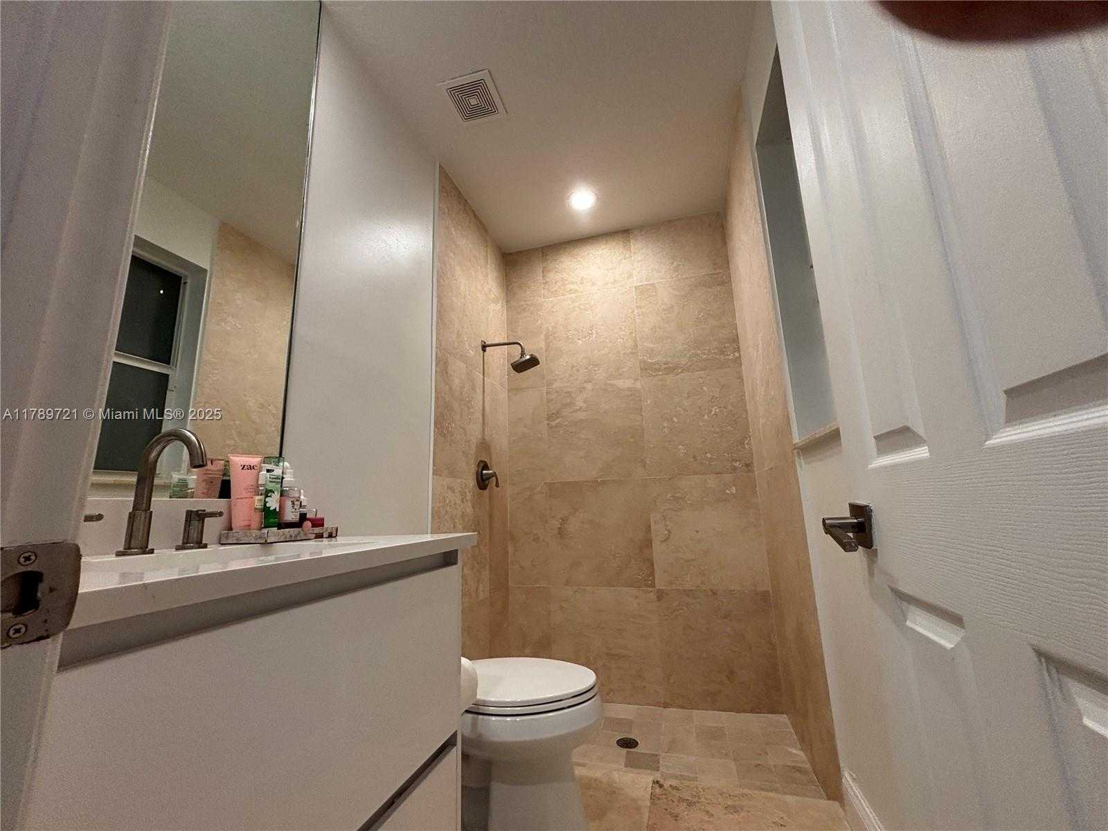 Small Image of 320 WINDMILL PALM AVE, Plantation Number 26