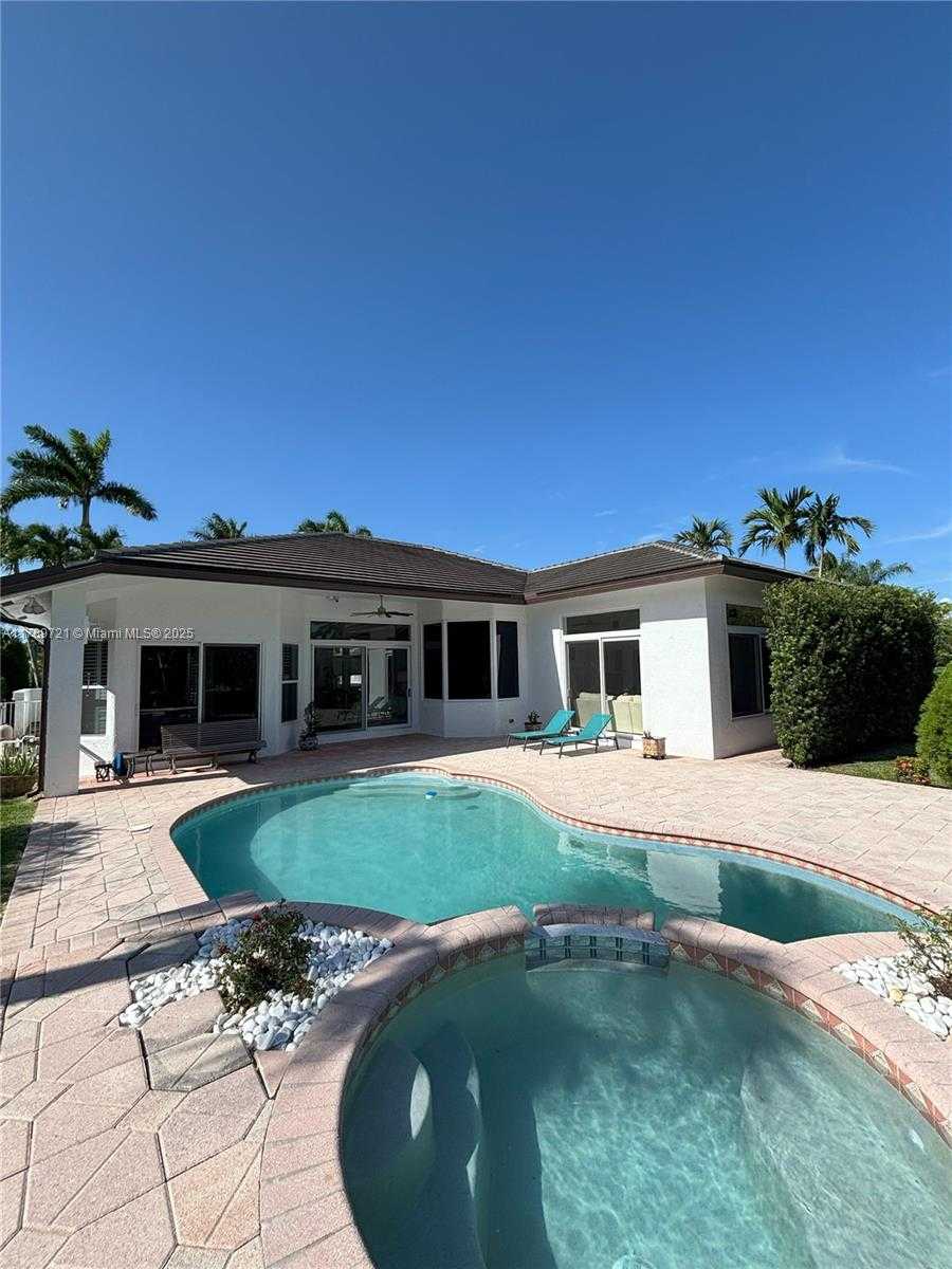 Small Image of 320 WINDMILL PALM AVE, Plantation Number 27