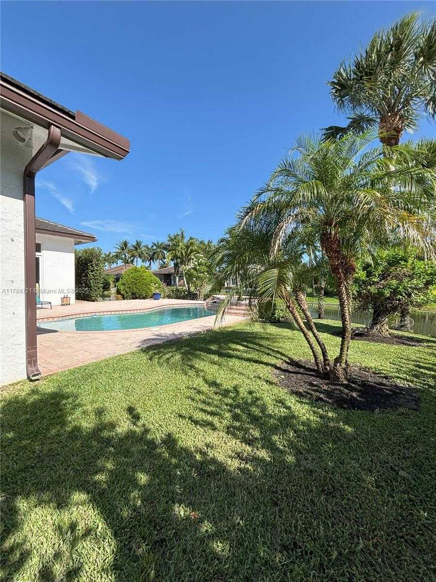 Small Image of 320 WINDMILL PALM AVE, Plantation Number 31