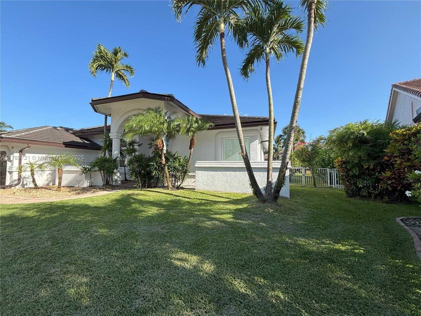 Small Image of 320 WINDMILL PALM AVE, Plantation Number 4