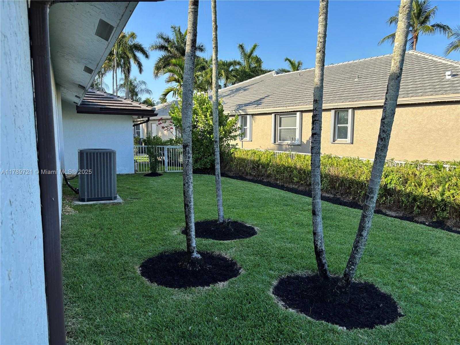 Small Image of 320 WINDMILL PALM AVE, Plantation Number 44