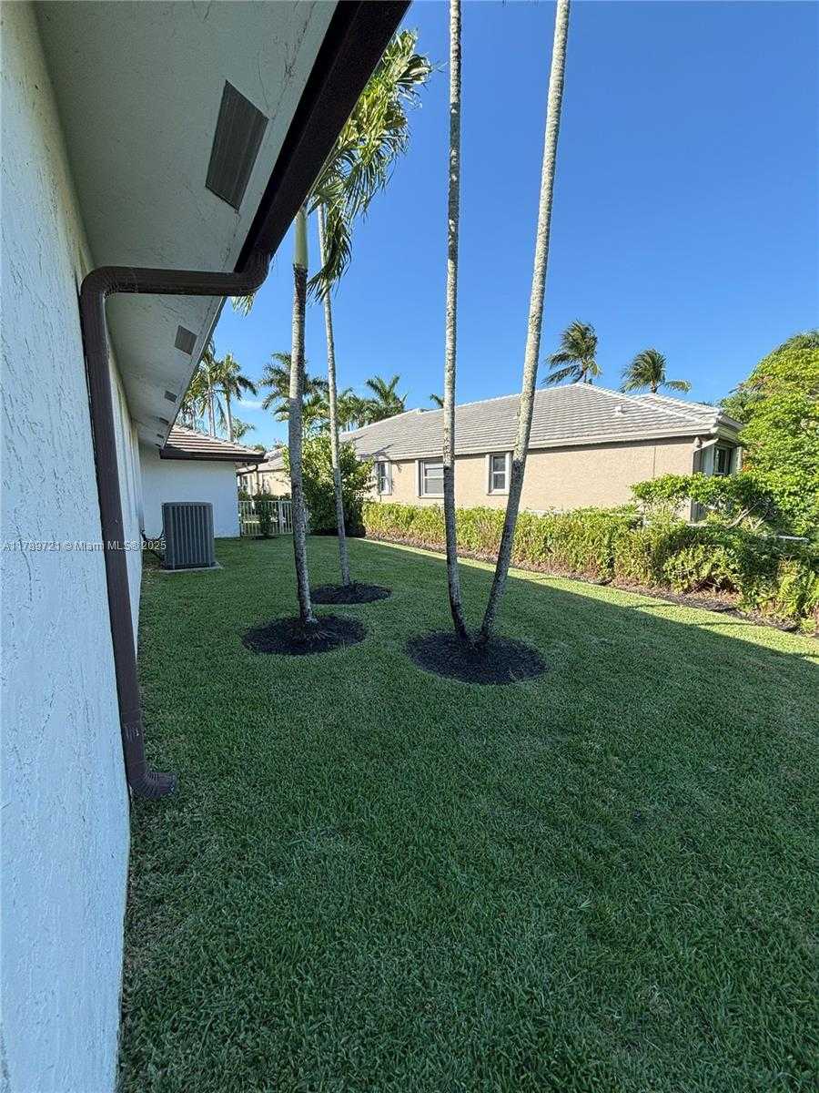 Small Image of 320 WINDMILL PALM AVE, Plantation Number 46