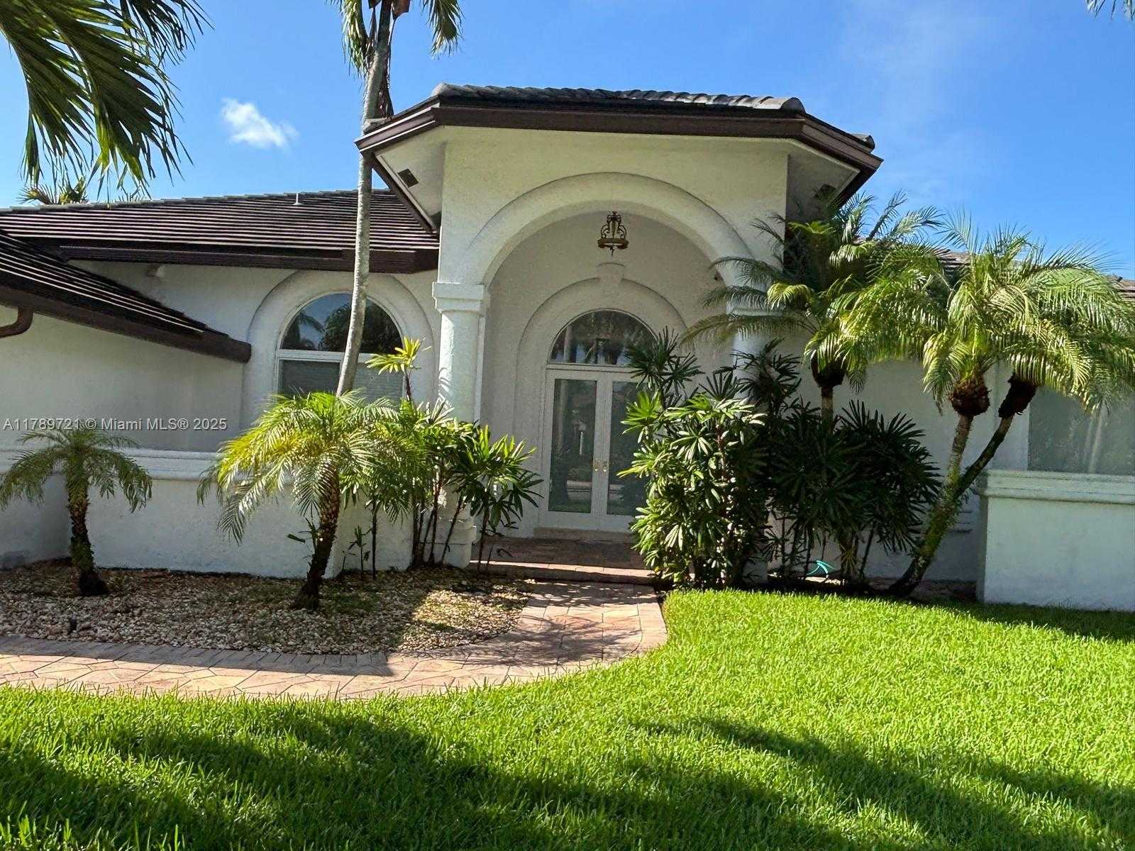 Small Image of 320 WINDMILL PALM AVE, Plantation Number 5