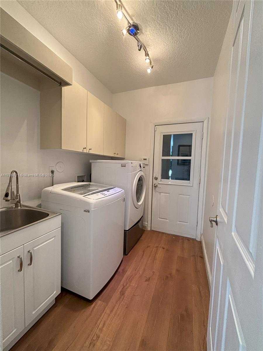 Small Image of 320 WINDMILL PALM AVE, Plantation Number 60