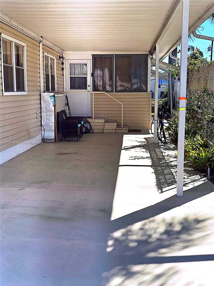 Small Image of 4208 SOUTH SHADY LN, Boynton Beach Number 2
