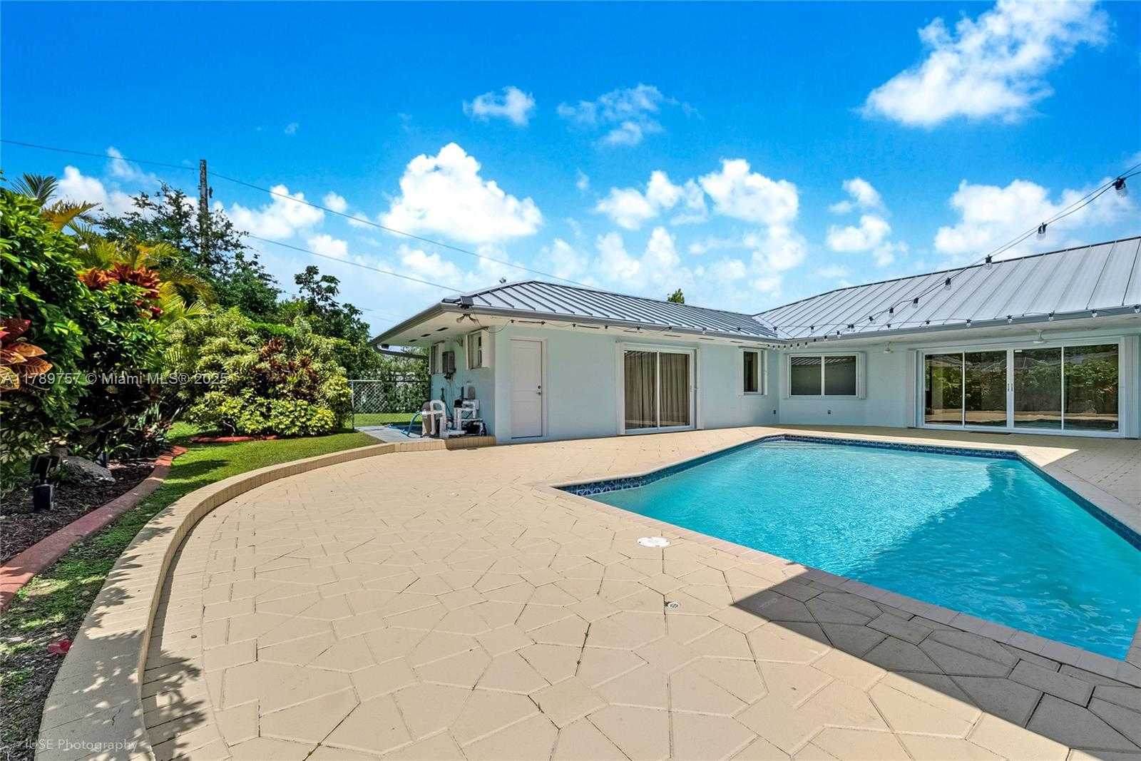 Small Image of 8400 SOUTH WEST 184TH LN, Cutler Bay Number 4