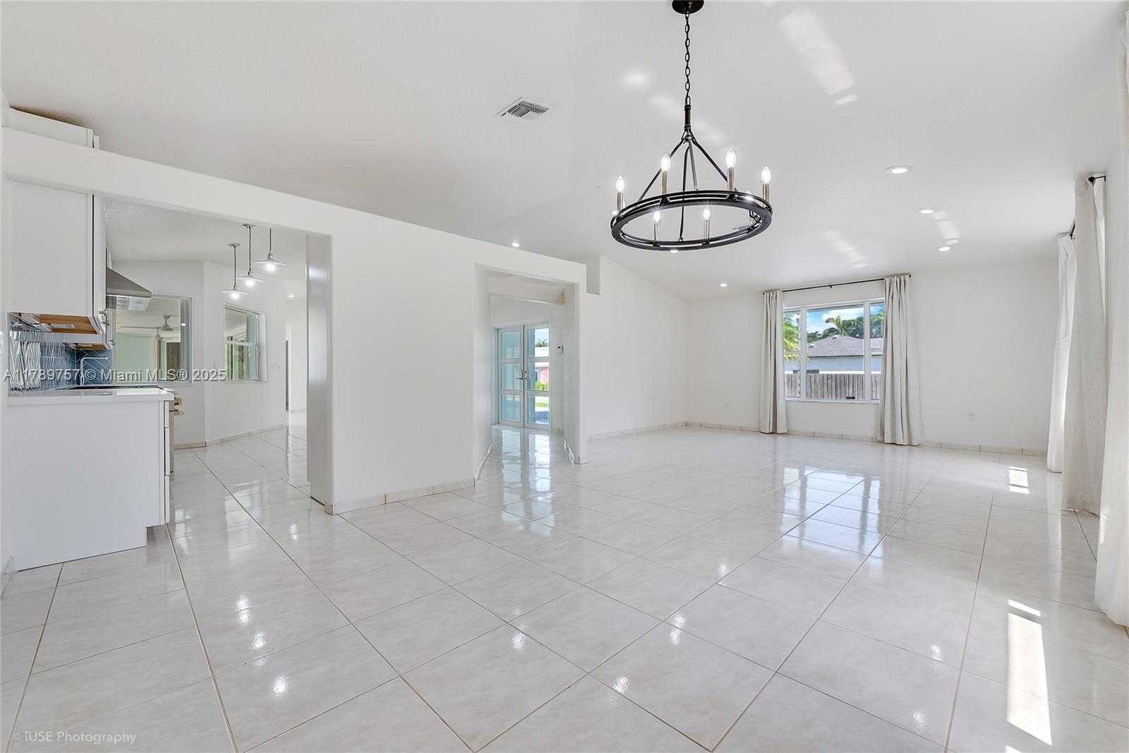Small Image of 8400 SOUTH WEST 184TH LN, Cutler Bay Number 5