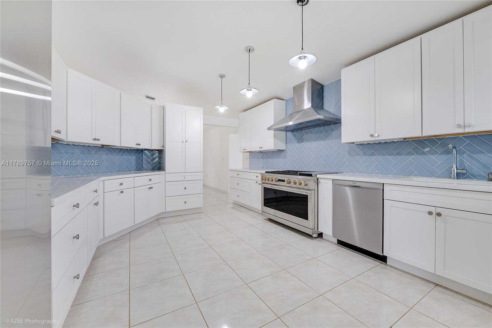 Small Image of 8400 SOUTH WEST 184TH LN, Cutler Bay Number 6