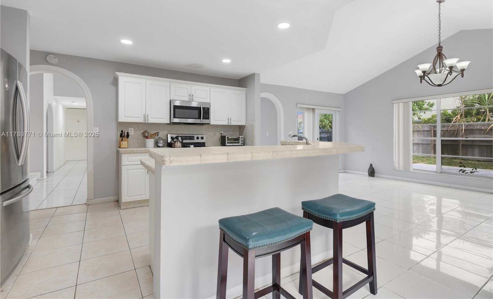 Small Image of 9441 CHELSEA DR, Miramar Number 10