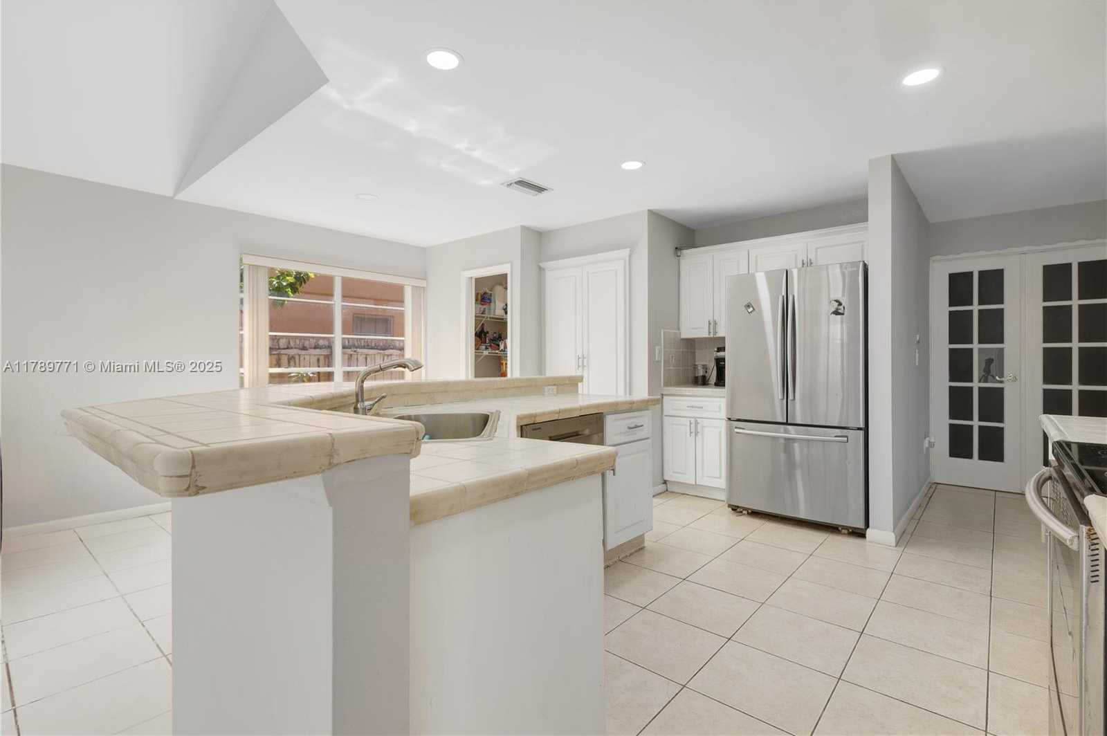 Small Image of 9441 CHELSEA DR, Miramar Number 12