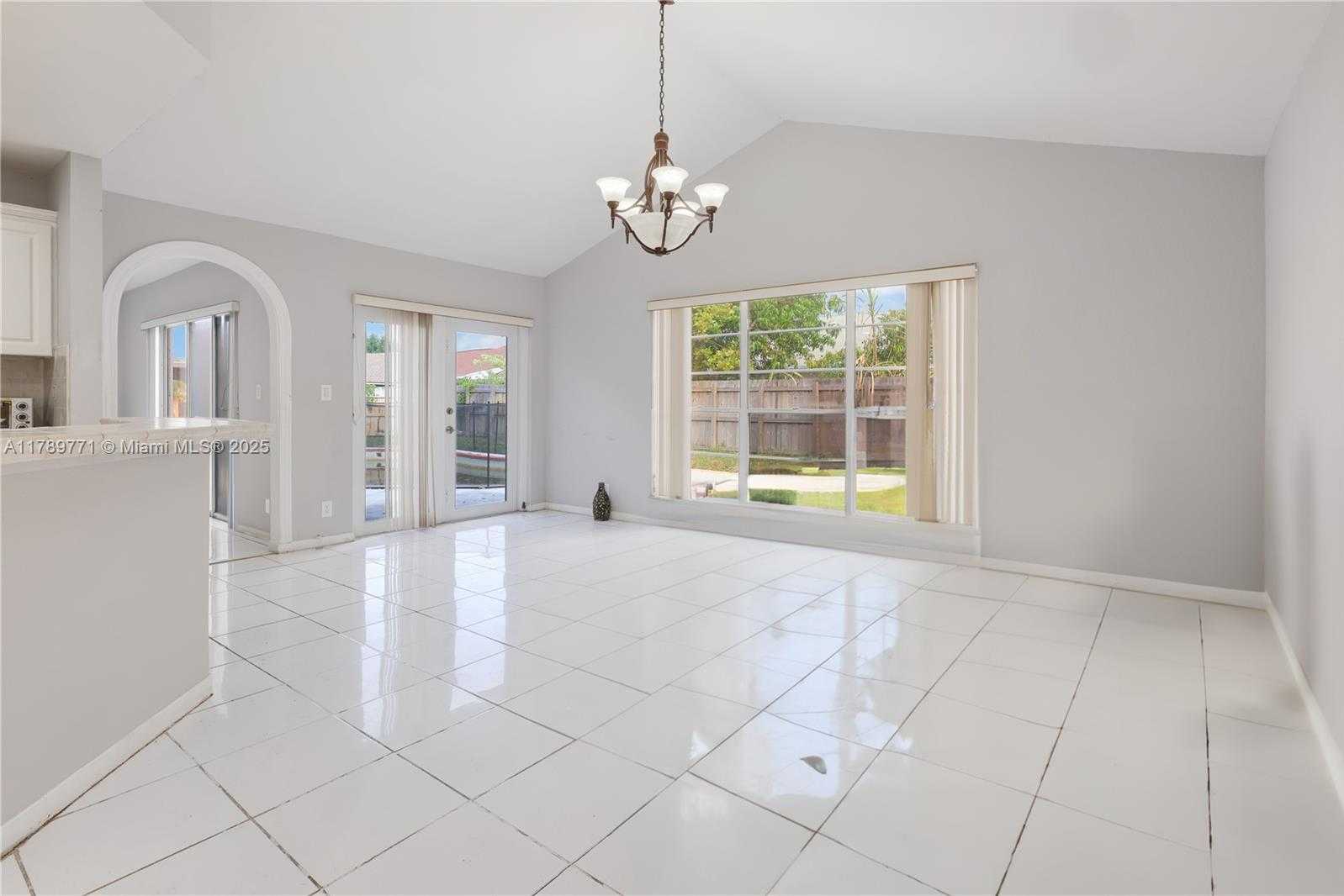 Small Image of 9441 CHELSEA DR, Miramar Number 14