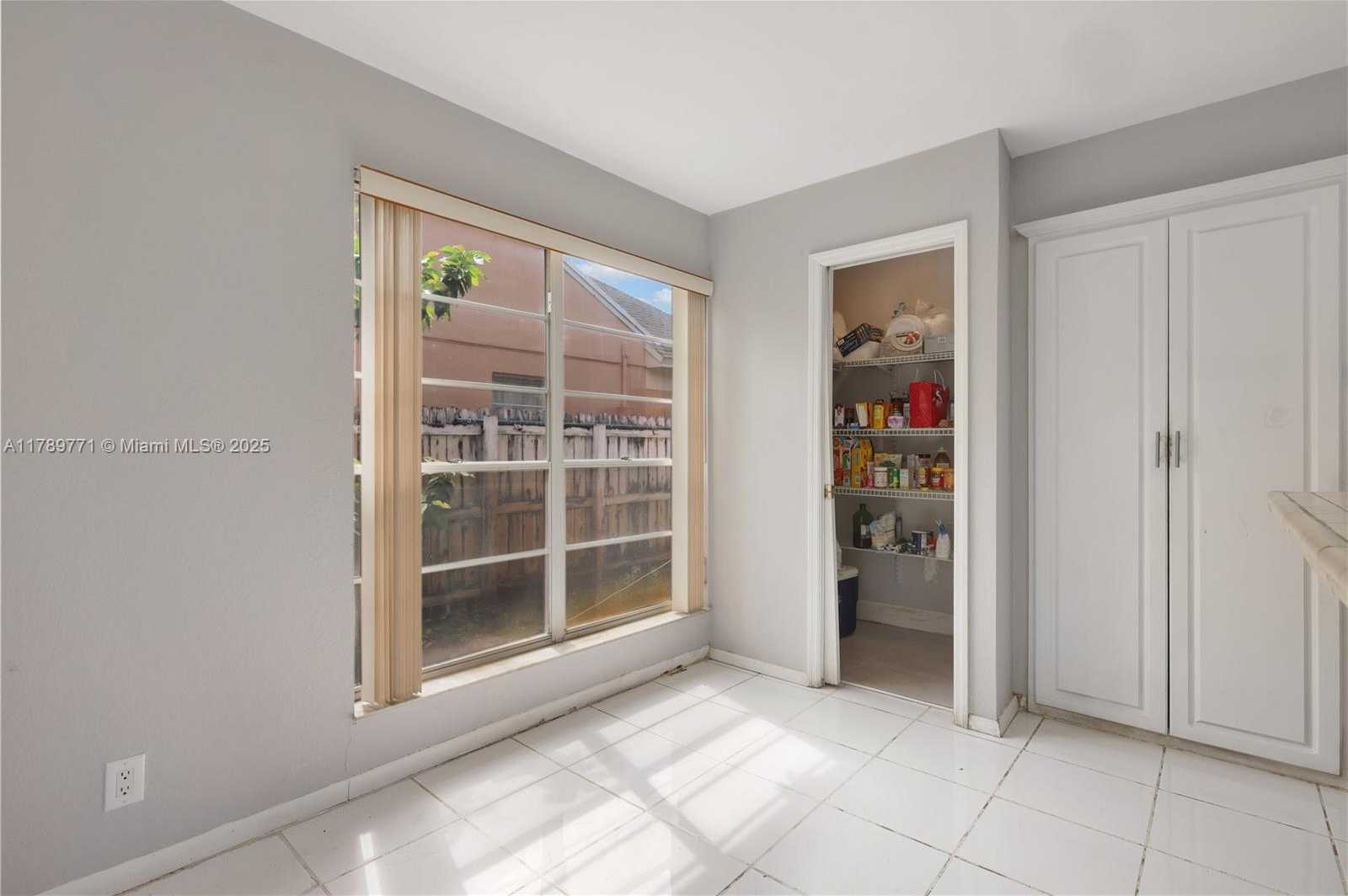 Small Image of 9441 CHELSEA DR, Miramar Number 16