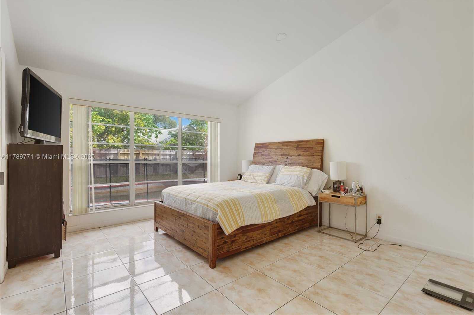 Small Image of 9441 CHELSEA DR, Miramar Number 19