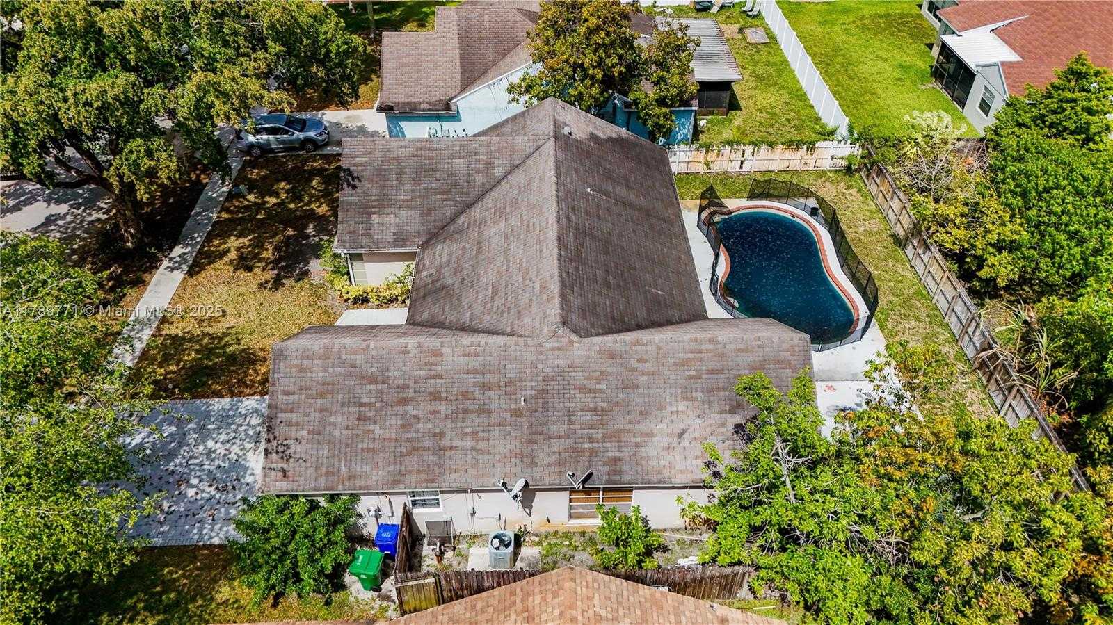 Small Image of 9441 CHELSEA DR, Miramar Number 2