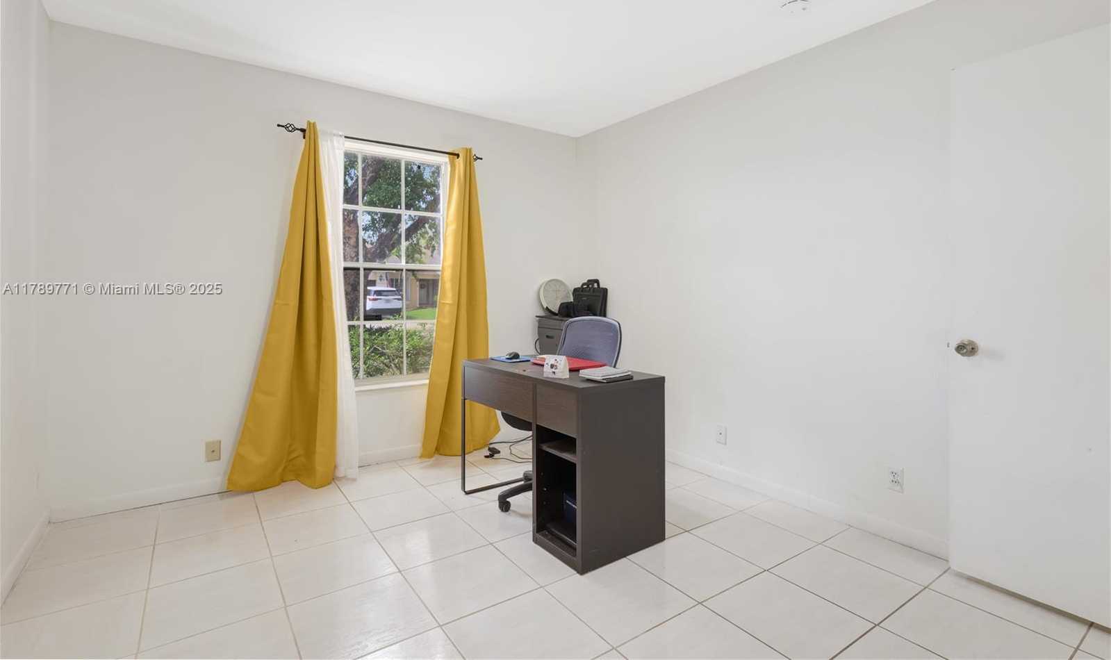Small Image of 9441 CHELSEA DR, Miramar Number 23