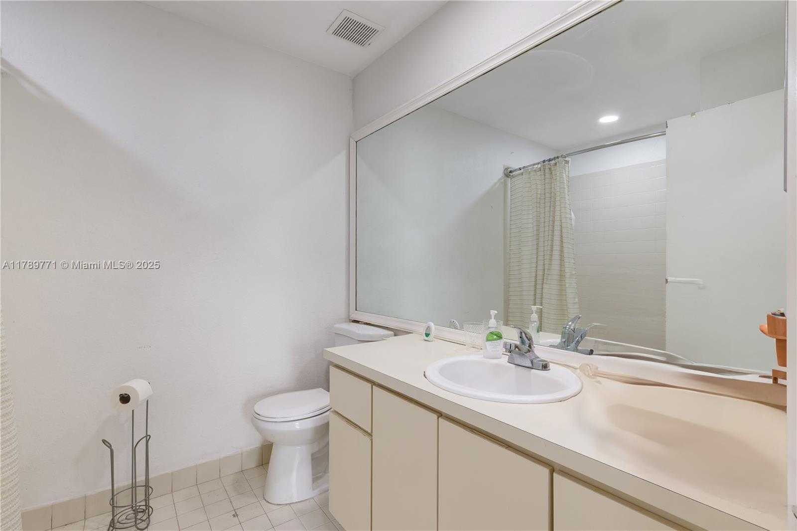 Small Image of 9441 CHELSEA DR, Miramar Number 24