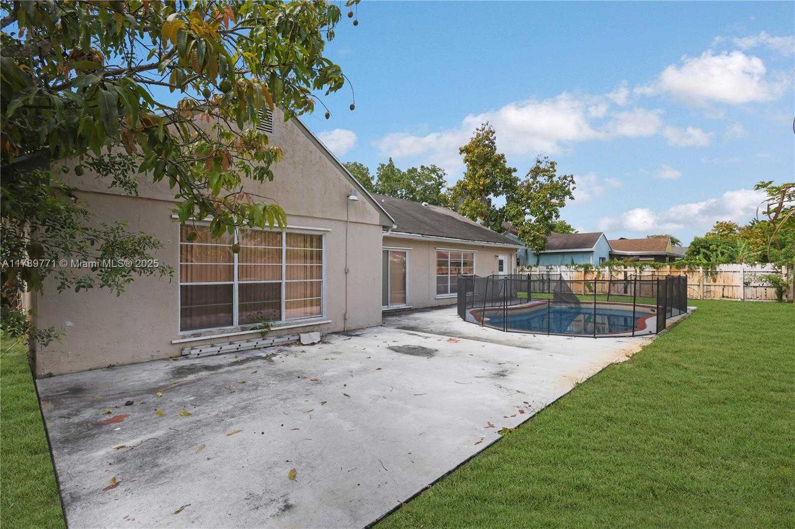 Small Image of 9441 CHELSEA DR, Miramar Number 26