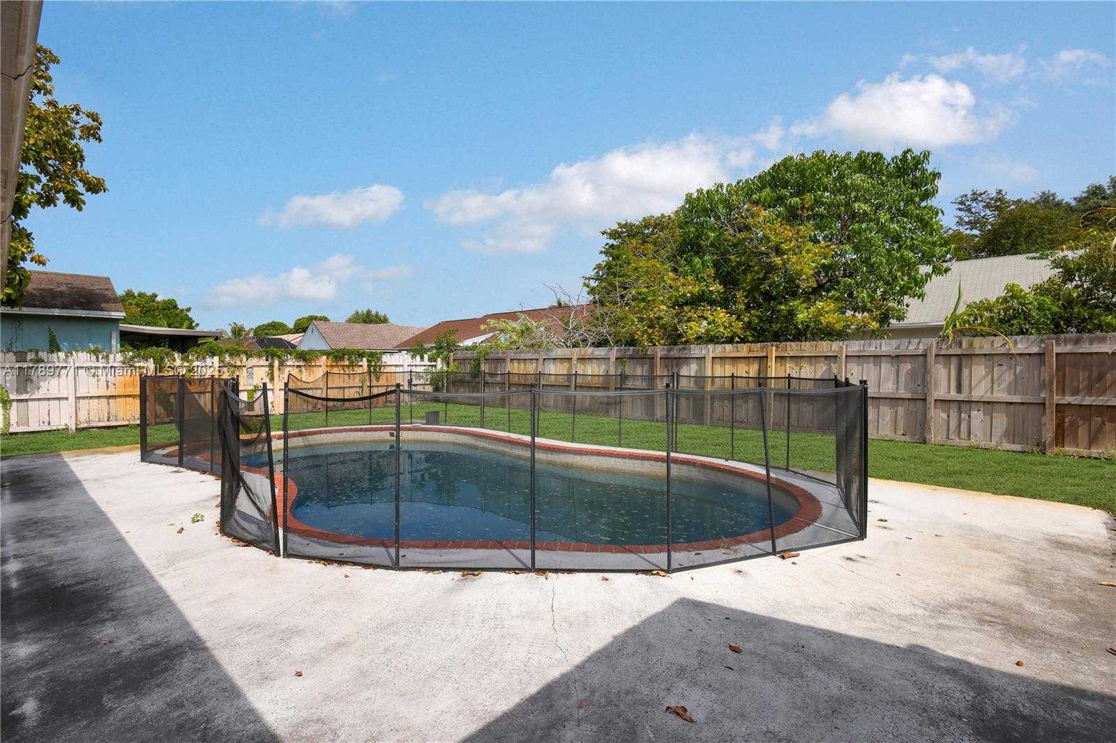 Small Image of 9441 CHELSEA DR, Miramar Number 28
