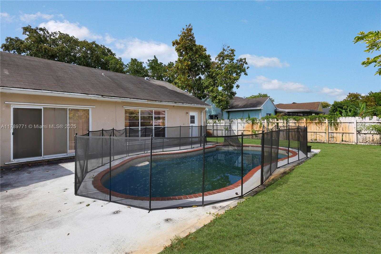 Small Image of 9441 CHELSEA DR, Miramar Number 29
