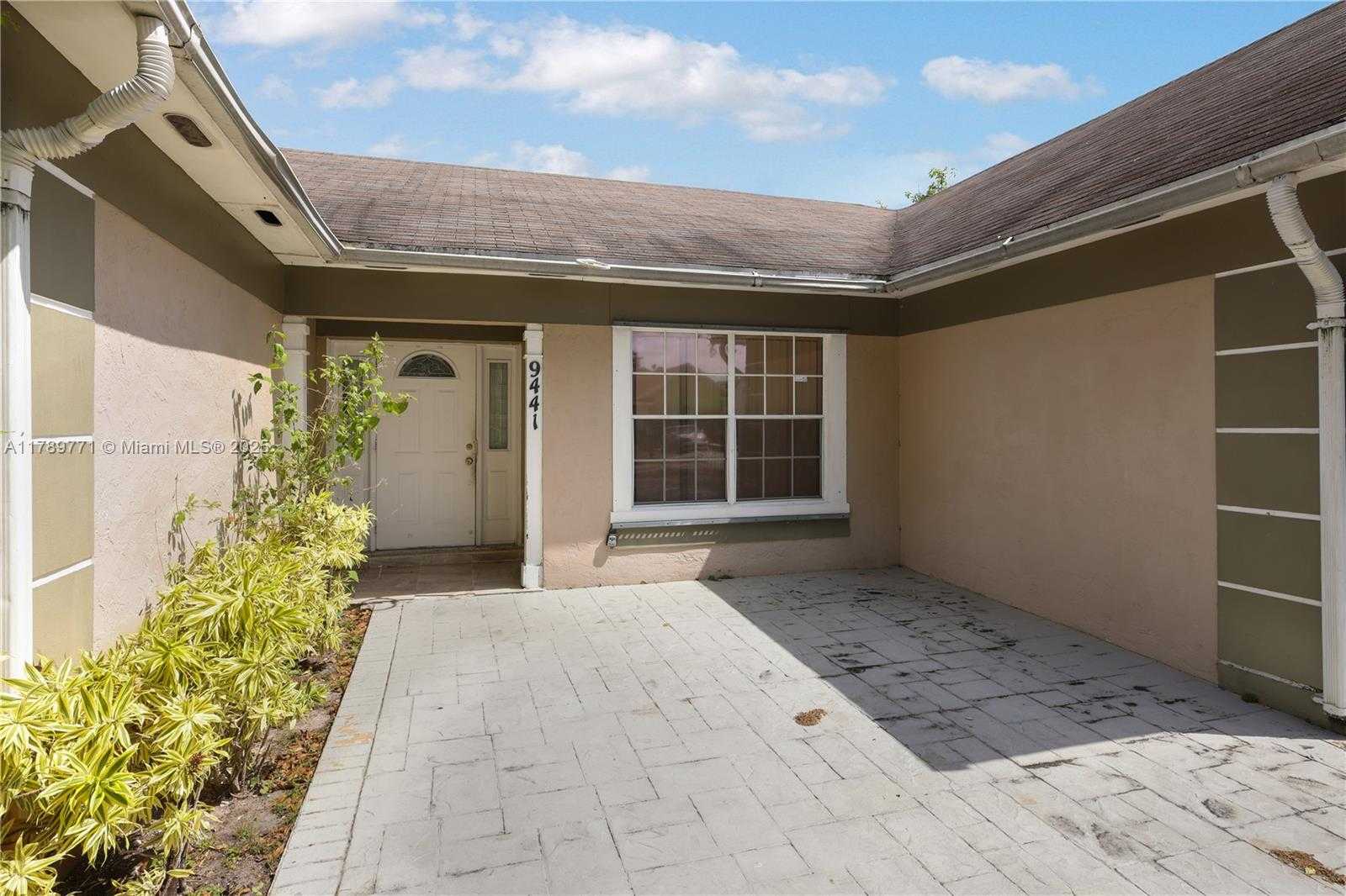 Small Image of 9441 CHELSEA DR, Miramar Number 30