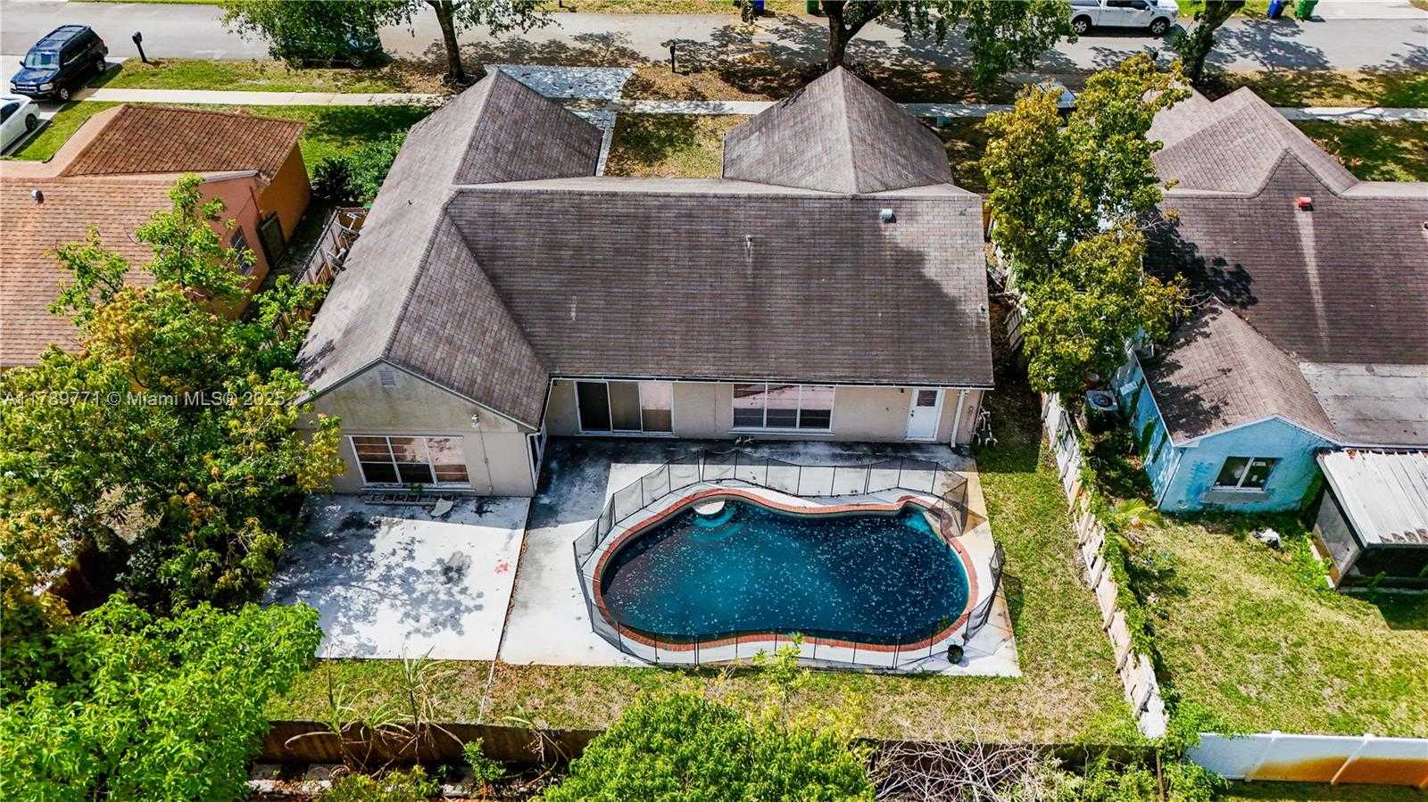 Small Image of 9441 CHELSEA DR, Miramar Number 35