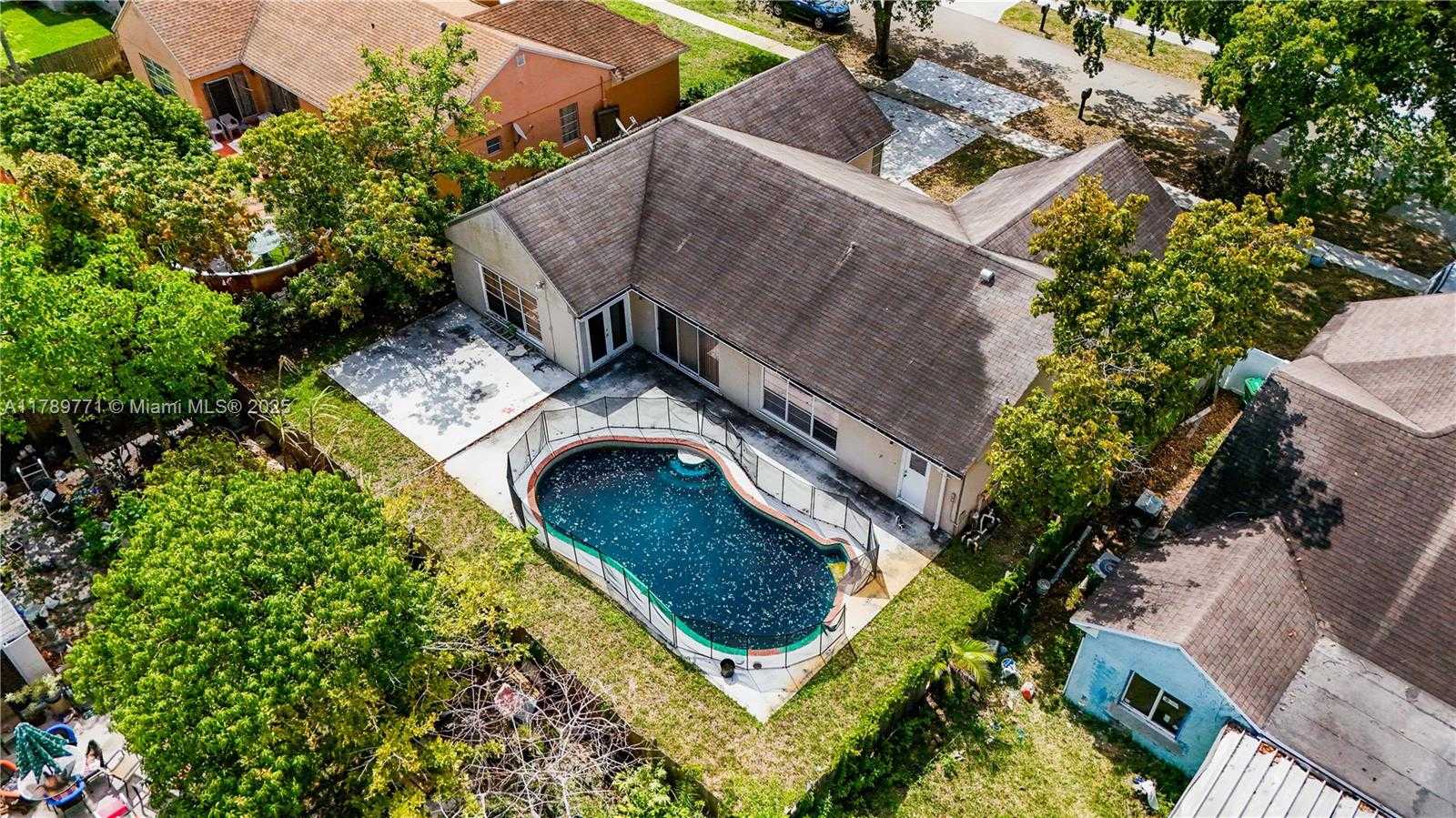 Small Image of 9441 CHELSEA DR, Miramar Number 36