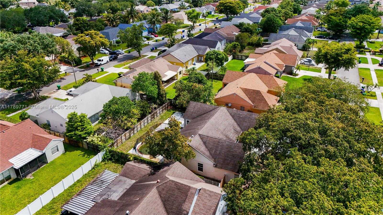 Small Image of 9441 CHELSEA DR, Miramar Number 37