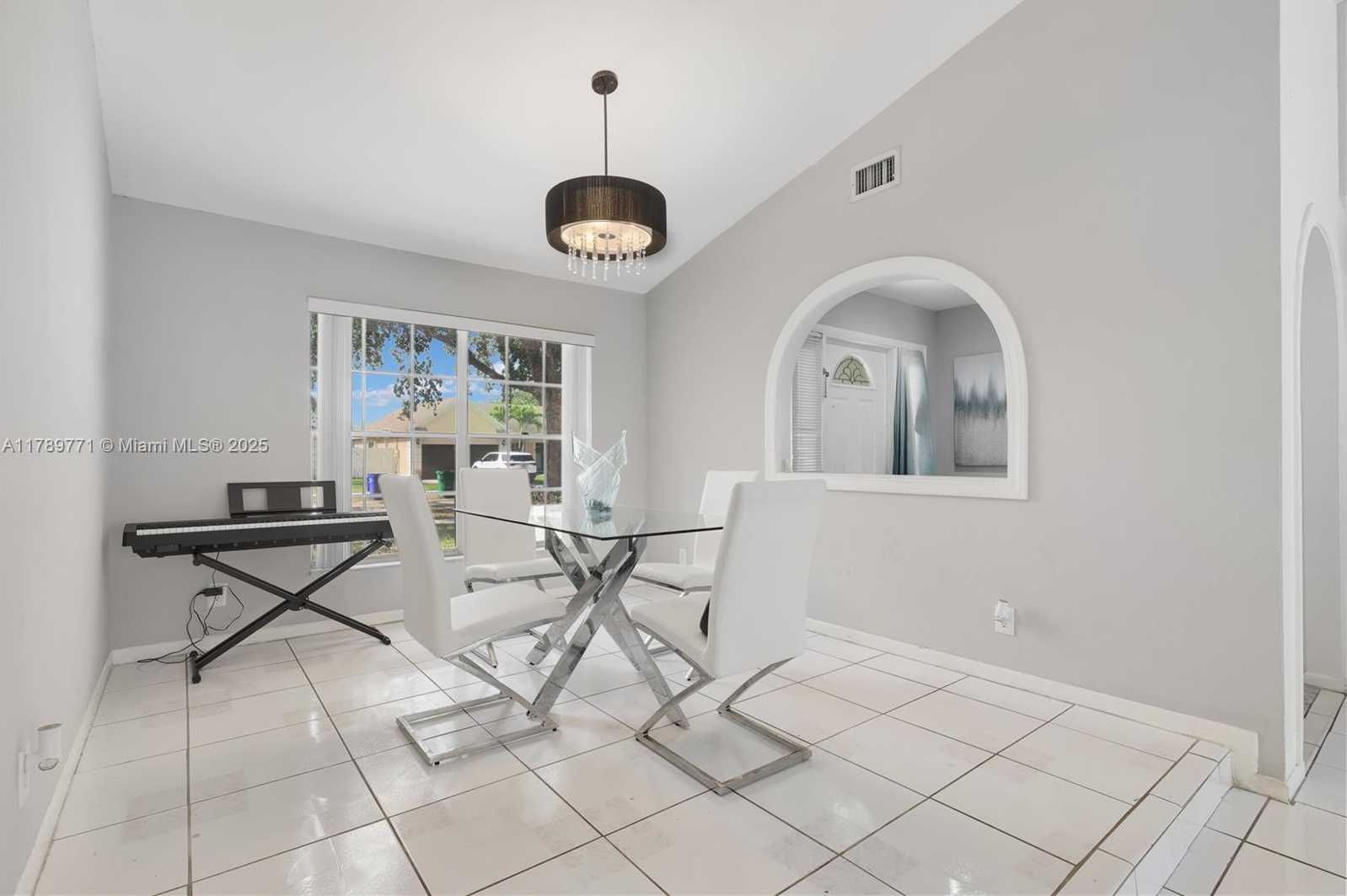 Small Image of 9441 CHELSEA DR, Miramar Number 5