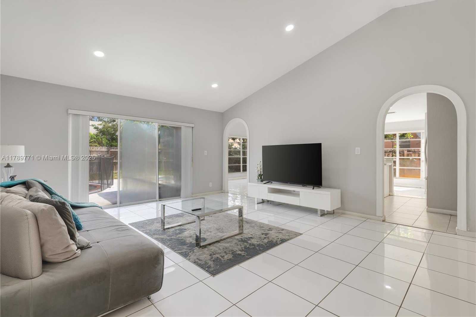 Small Image of 9441 CHELSEA DR, Miramar Number 6