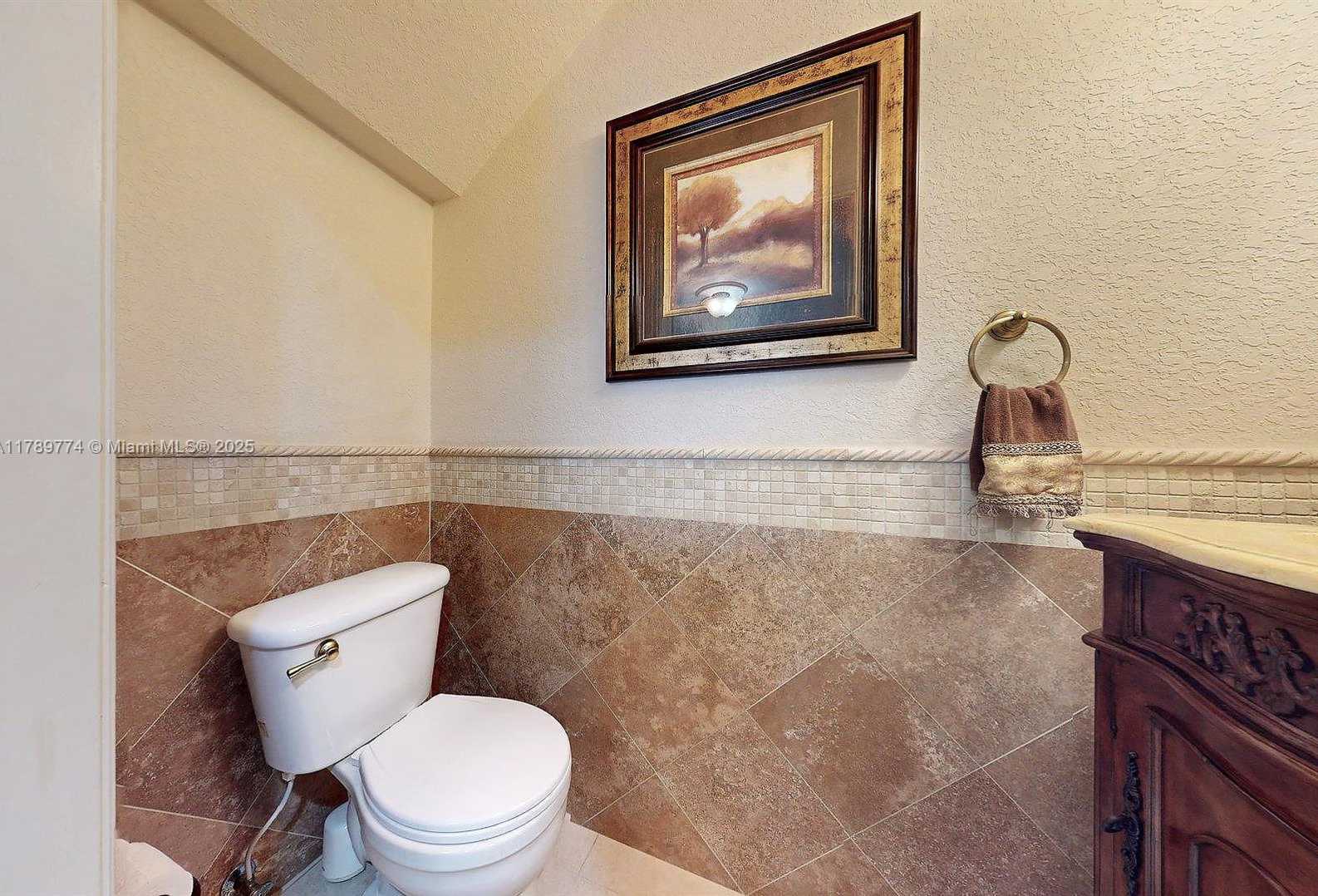 Small Image of 8357 NORTH WEST SOUTH RIVER DR, Medley Number 25