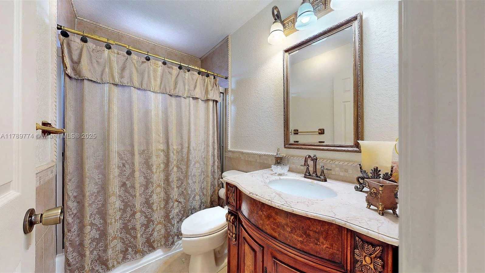 Small Image of 8357 NORTH WEST SOUTH RIVER DR, Medley Number 37