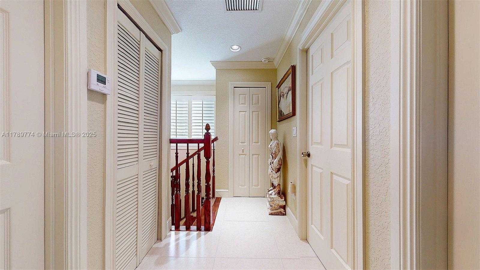 Small Image of 8357 NORTH WEST SOUTH RIVER DR, Medley Number 39