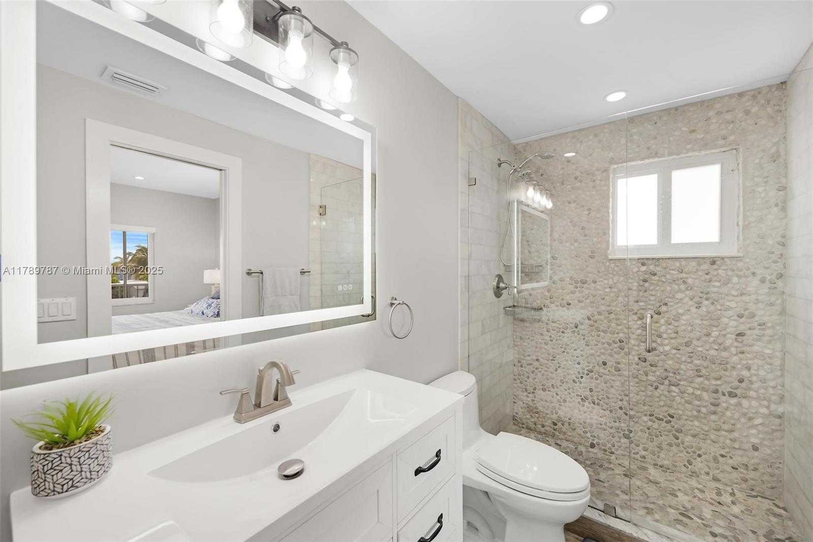 Small Image of 202 ATLANTIC BLVD, Key Largo Number 34