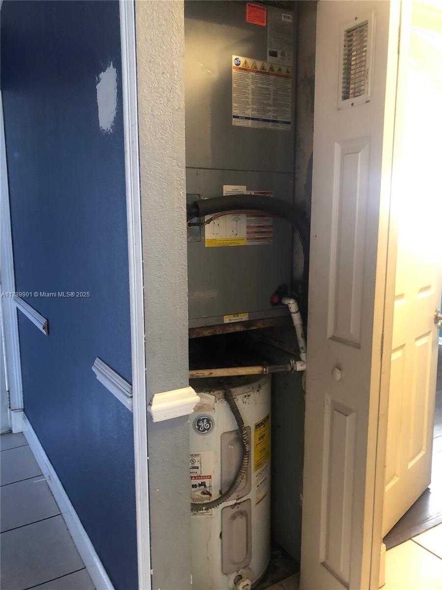 Small Image of 9531 WEST HEATHER LN, Miramar Number 11