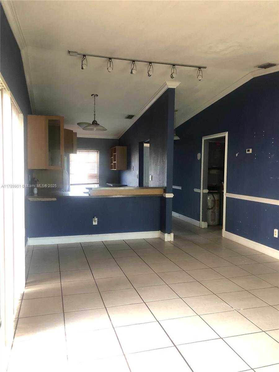 Small Image of 9531 WEST HEATHER LN, Miramar Number 13