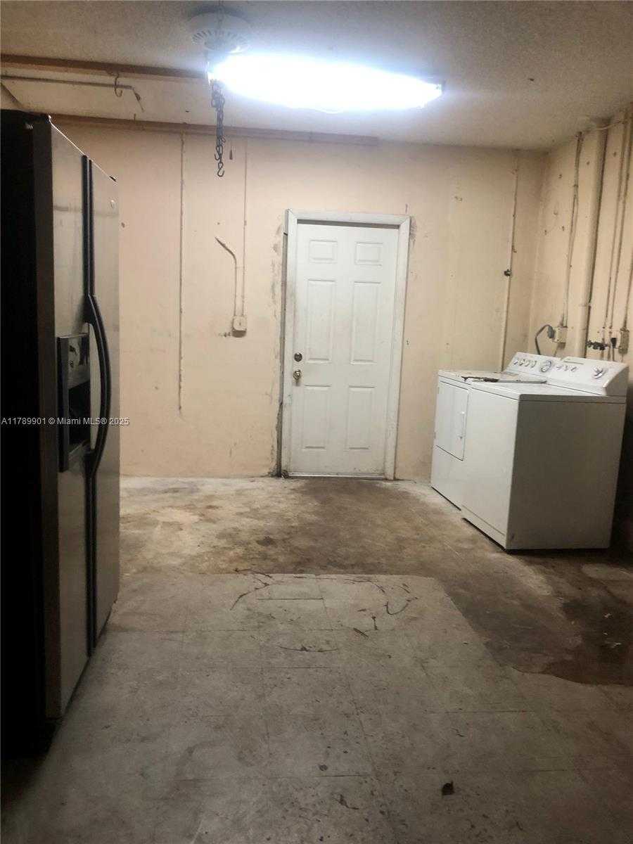 Small Image of 9531 WEST HEATHER LN, Miramar Number 21