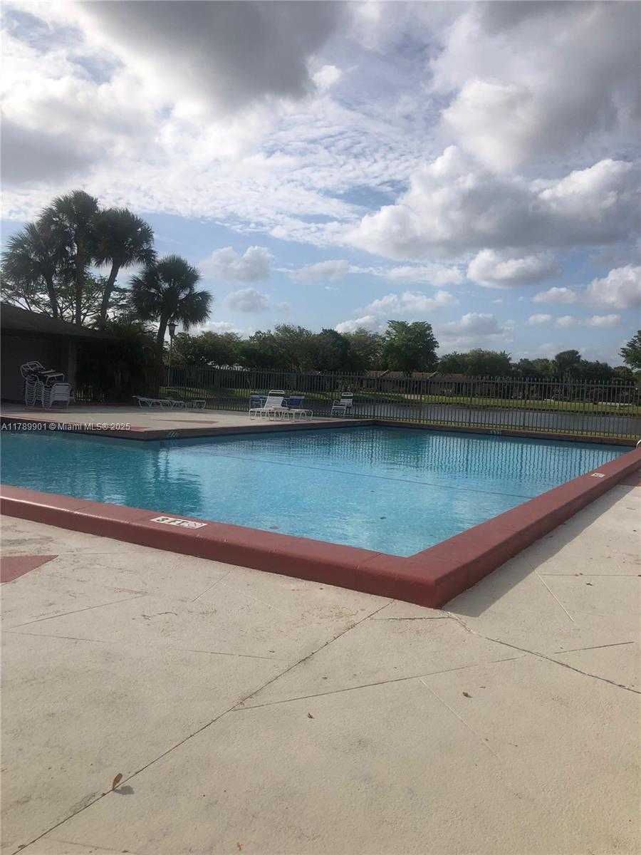 Small Image of 9531 WEST HEATHER LN, Miramar Number 26