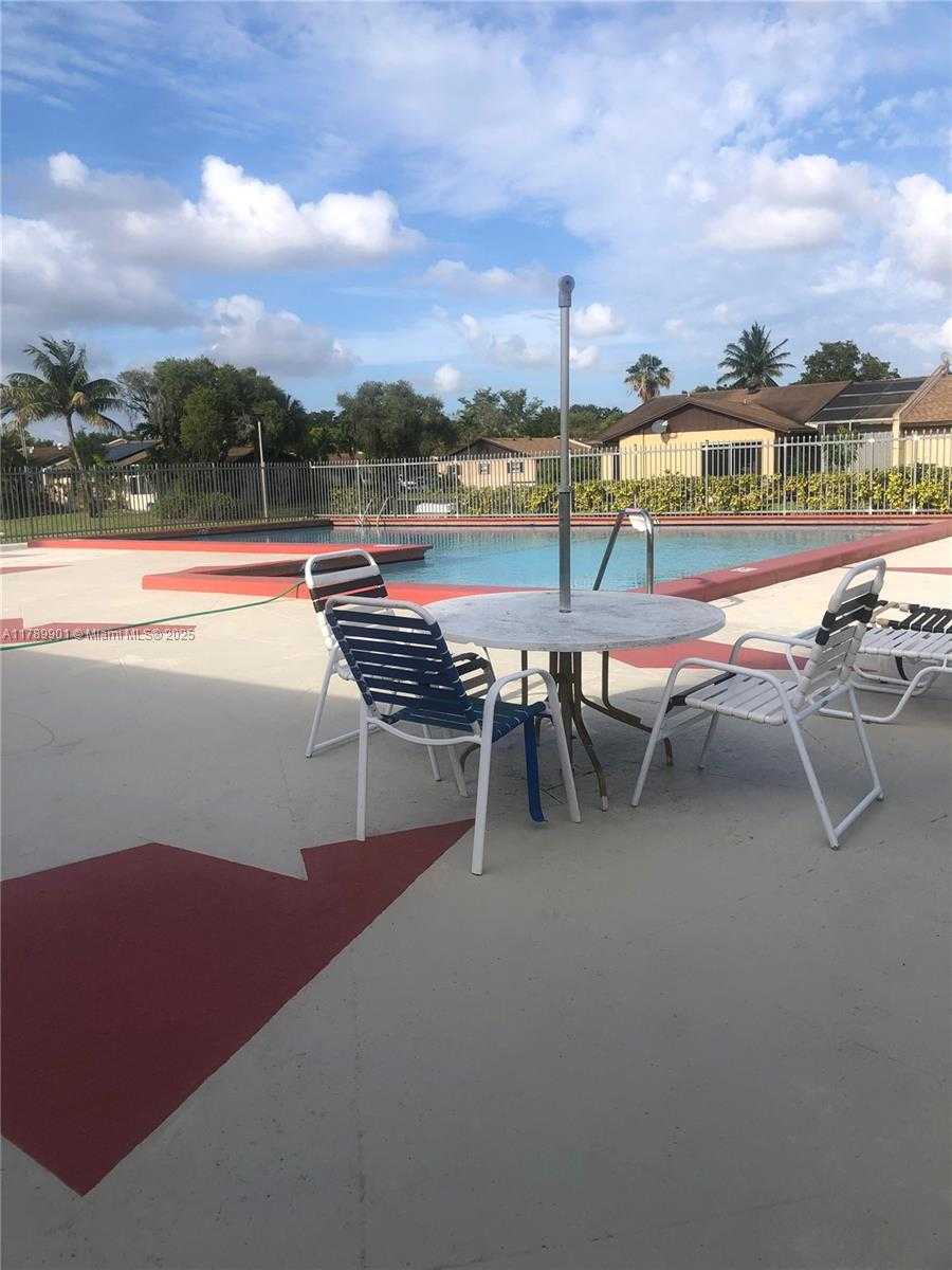 Small Image of 9531 WEST HEATHER LN, Miramar Number 27