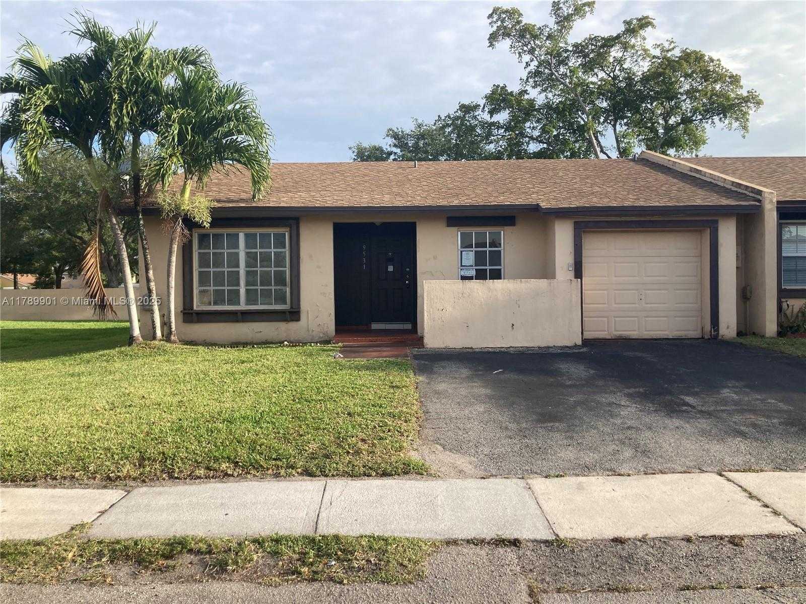 Small Image of 9531 WEST HEATHER LN, Miramar Number 5