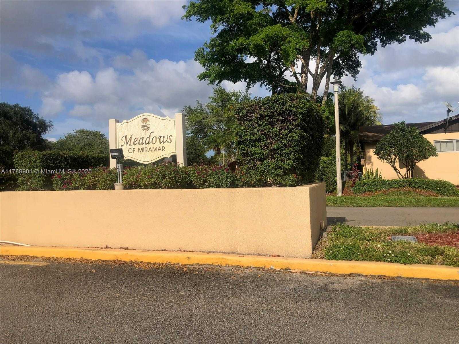 Small Image of 9531 WEST HEATHER LN, Miramar Number 6