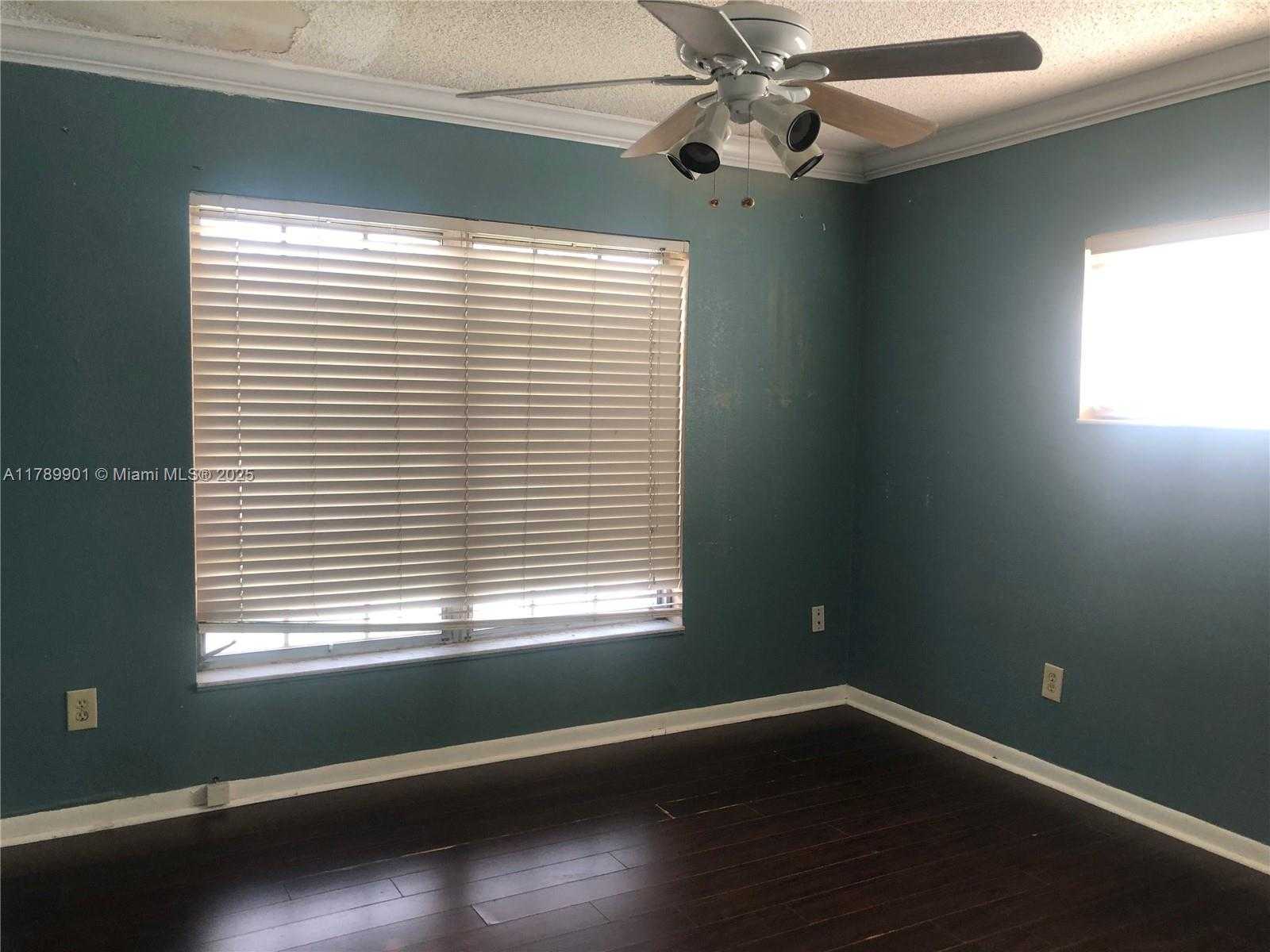 Small Image of 9531 WEST HEATHER LN, Miramar Number 7