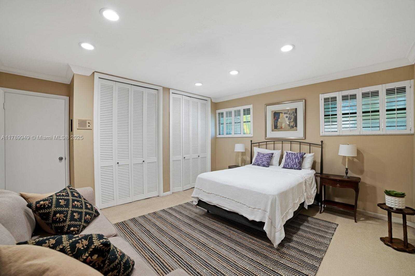 Small Image of 141 ISLAND DR, Key Biscayne Number 10