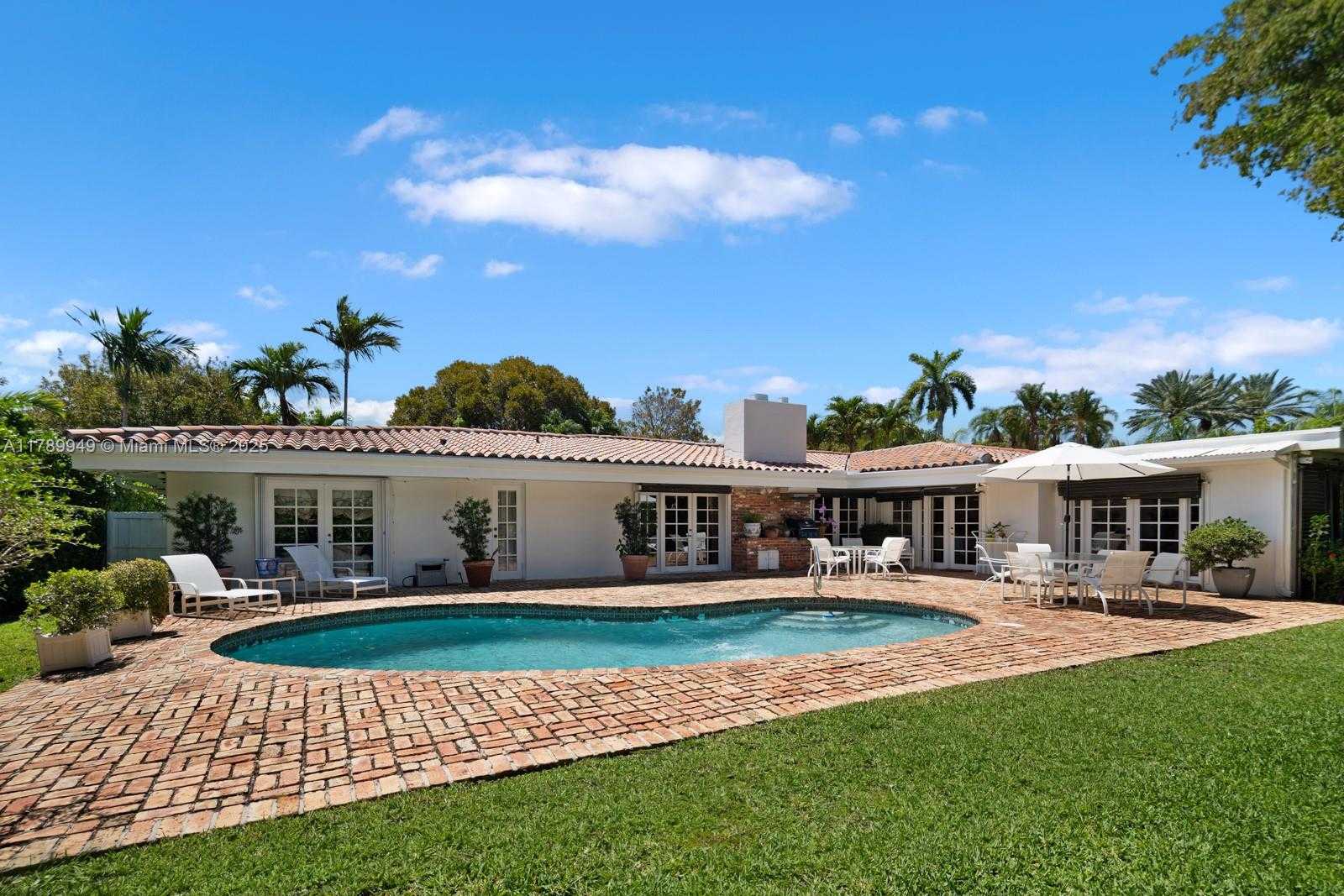 Small Image of 141 ISLAND DR, Key Biscayne Number 2