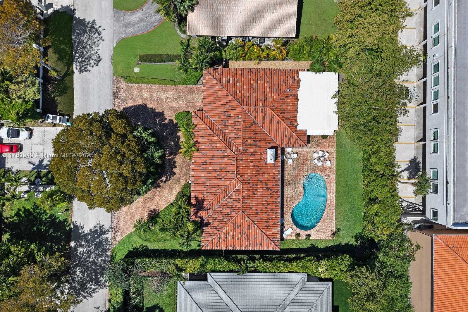 Small Image of 141 ISLAND DR, Key Biscayne Number 3