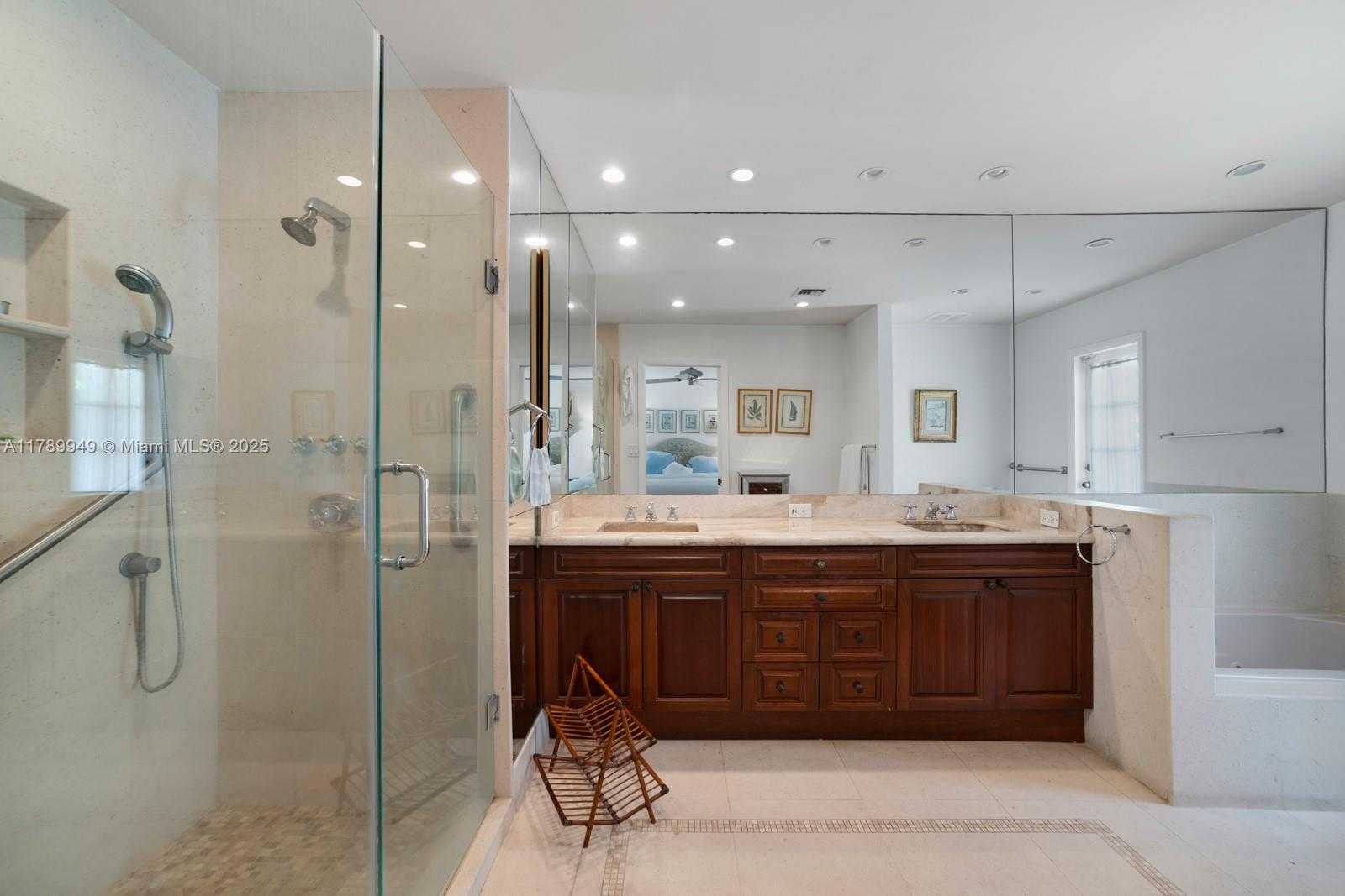Small Image of 141 ISLAND DR, Key Biscayne Number 9